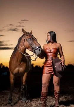 mulher com cavalo