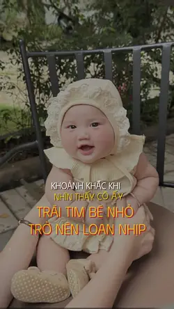 Mẫu 2 ảnh em bé cute