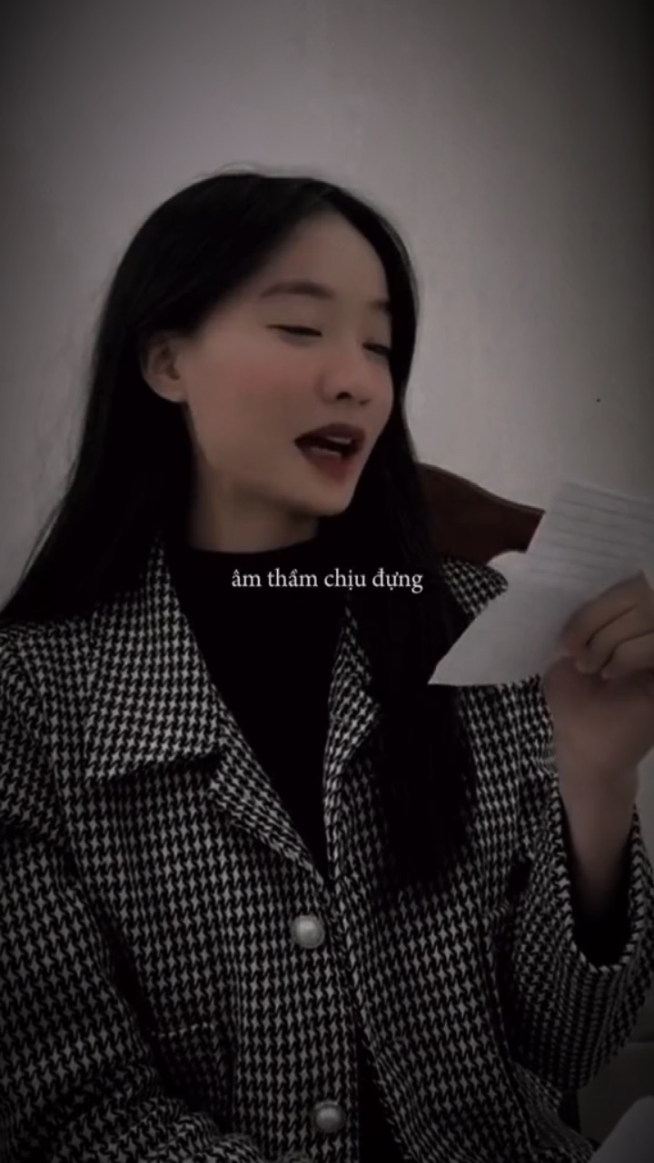 Âm thầm chịu đựng, 