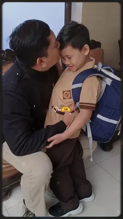 Ayah antar anak