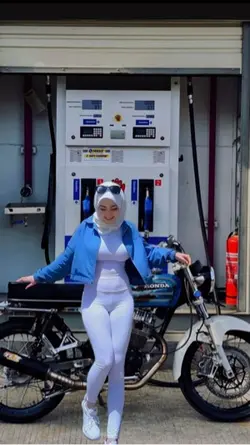 foto motor ada cewe