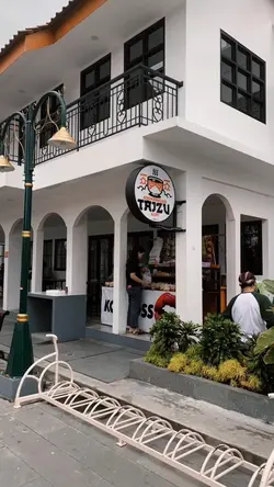 versace on the floor