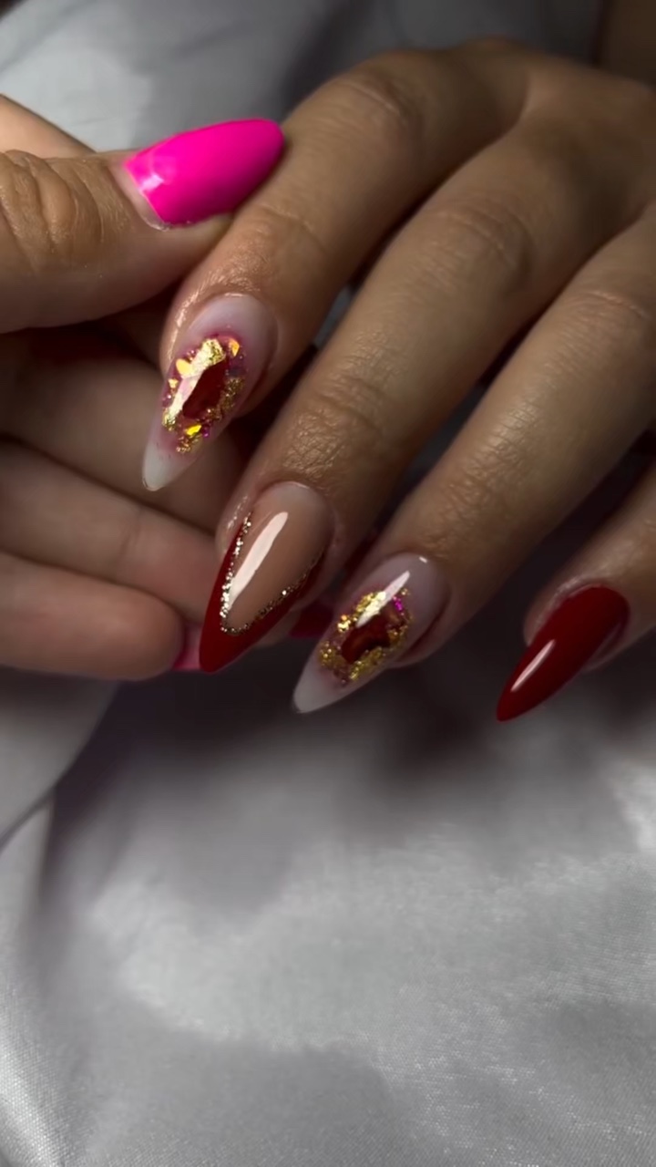 UÑAS