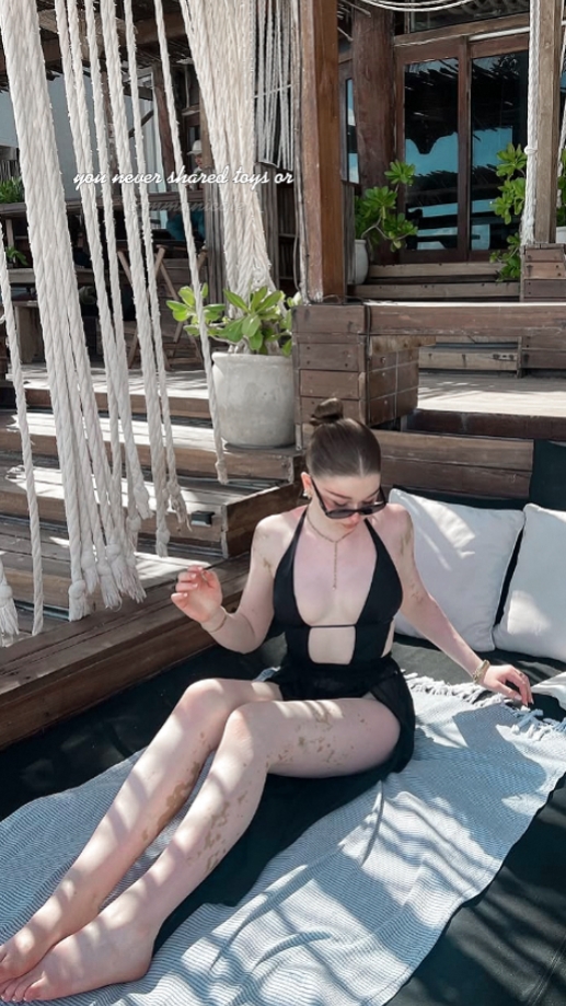 9 photos 