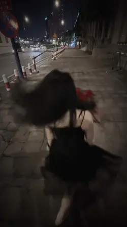 Em cứ việc yêu đời