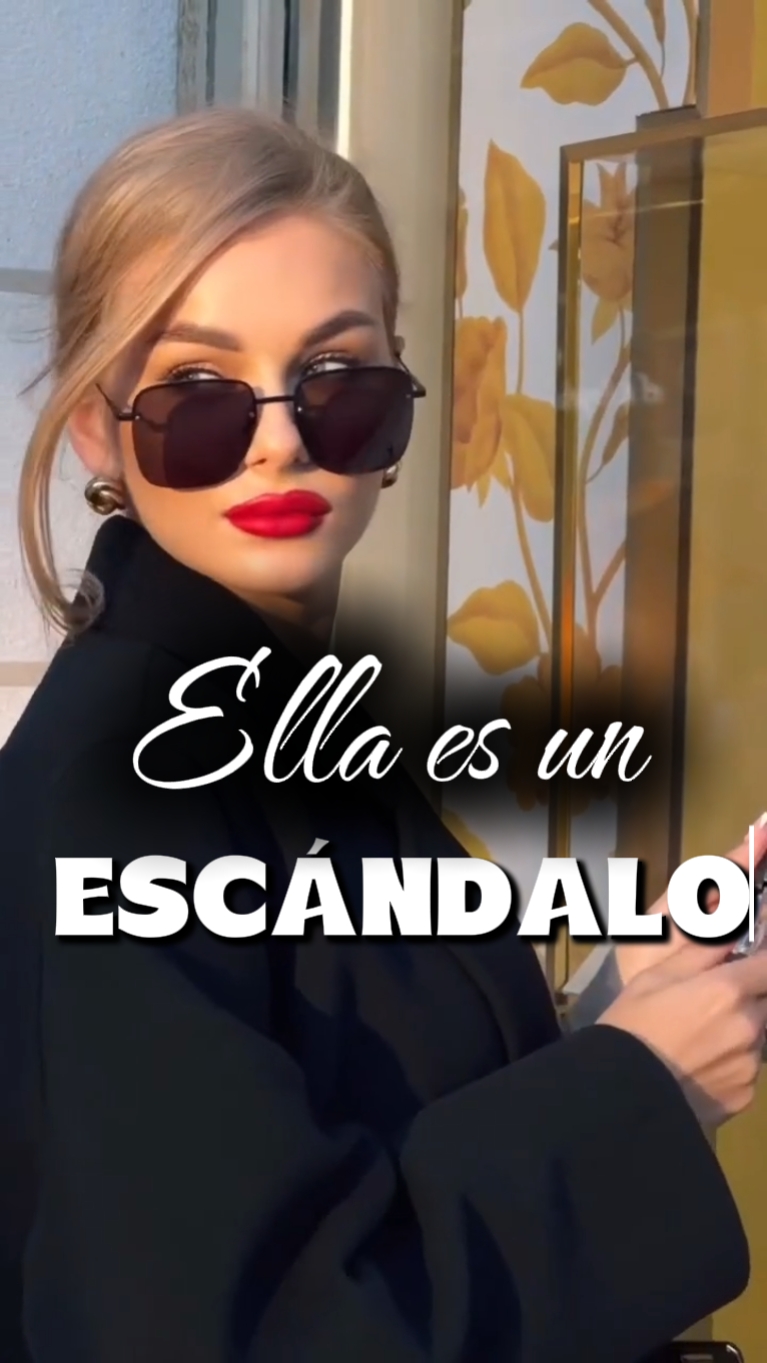 ELLA ES UN ESCÁNDALO