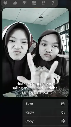 dua perempuan yang 