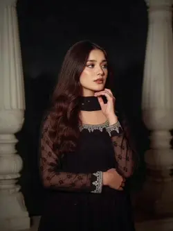 Nocna elegancja w slow‑mo