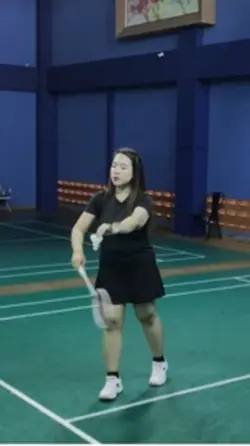 Play badminton
