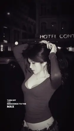 1 ảnh màu + lyrics