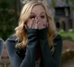 Caroline vs Elena