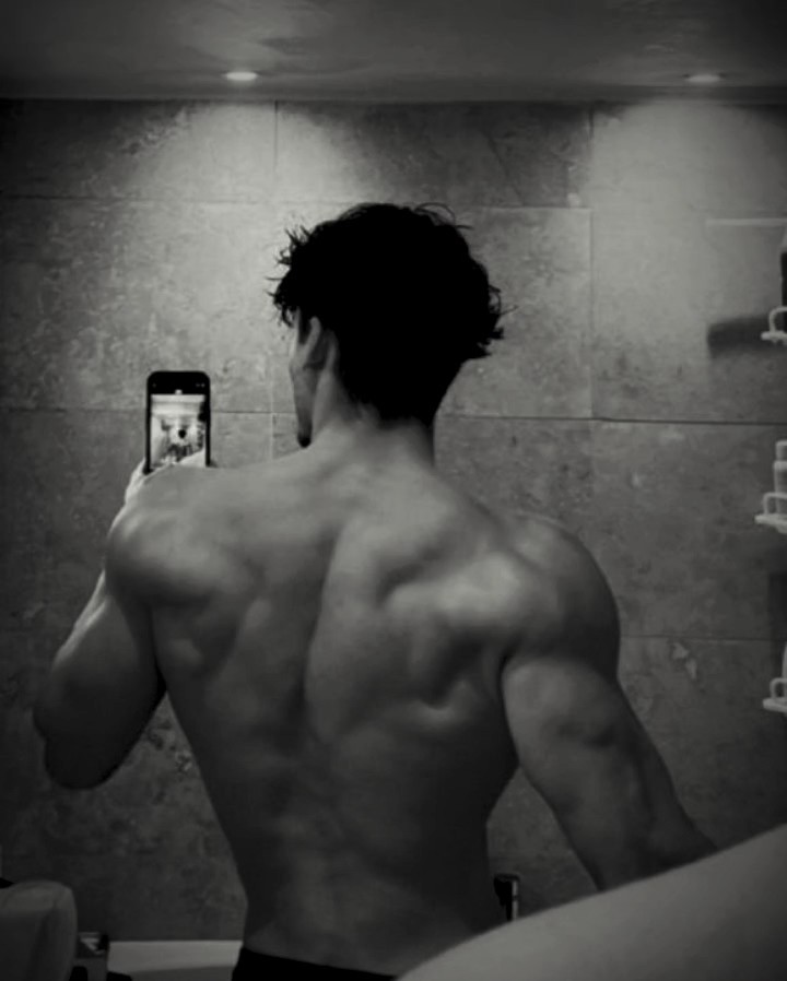 Gimnasio de pose de espalda