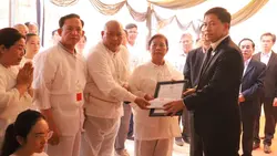 ក្អែកលាទ្រនំ១