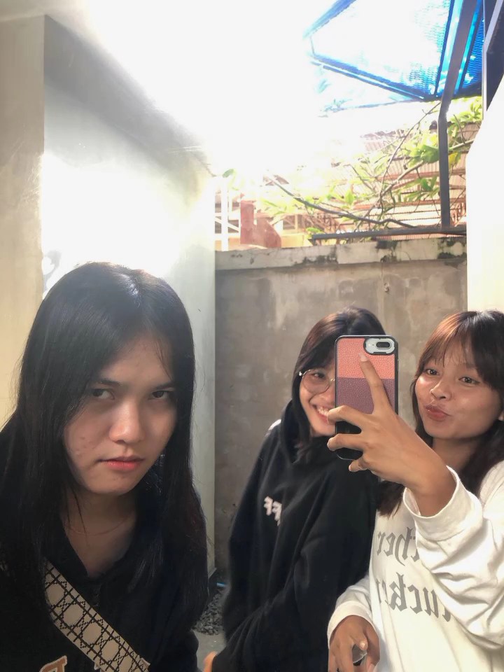 គួរឲស្លាញ់មេ៉សនៀក