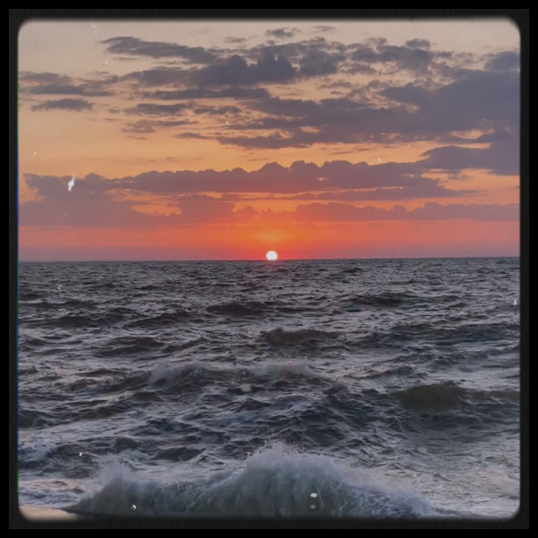 Núcleo al atardecer