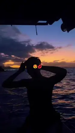 Emoji Kiss Selfie Reveal