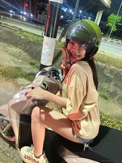 เซเลปเค้านั่งกัน