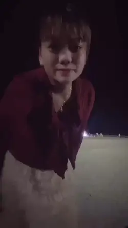 2 chị em.