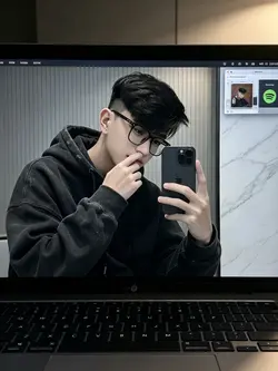 AI selfie Macbook