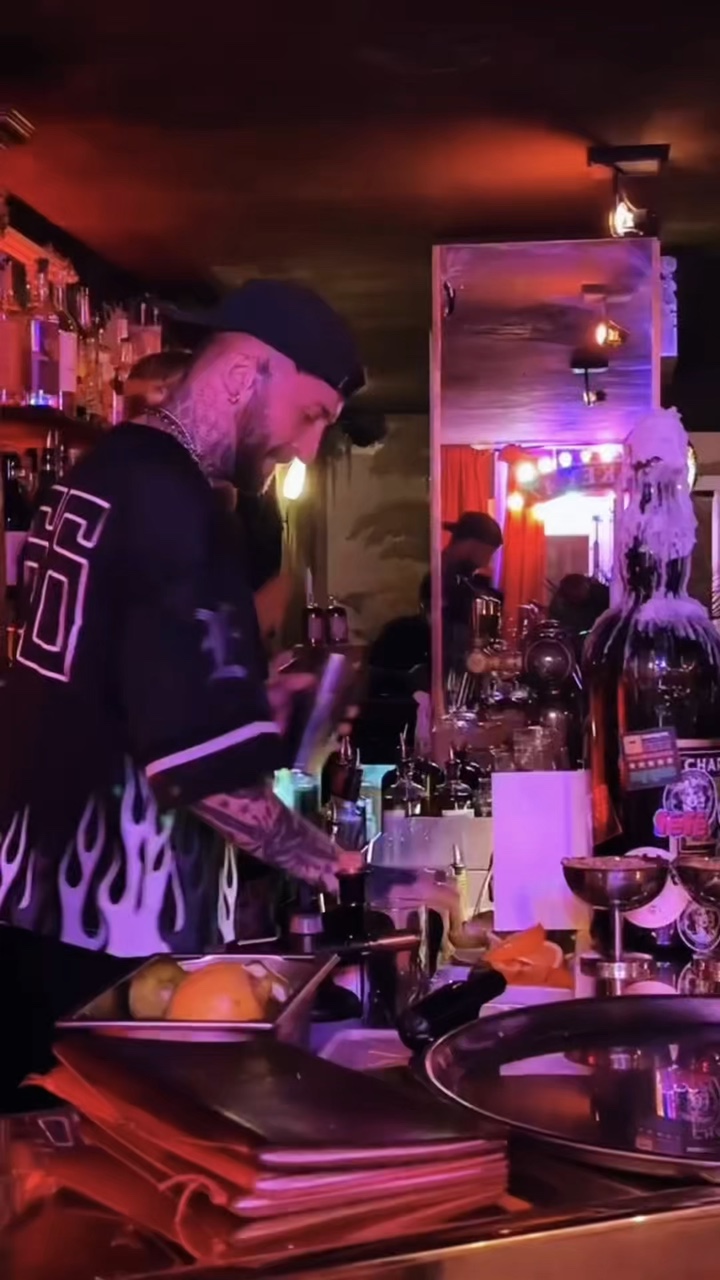 bar