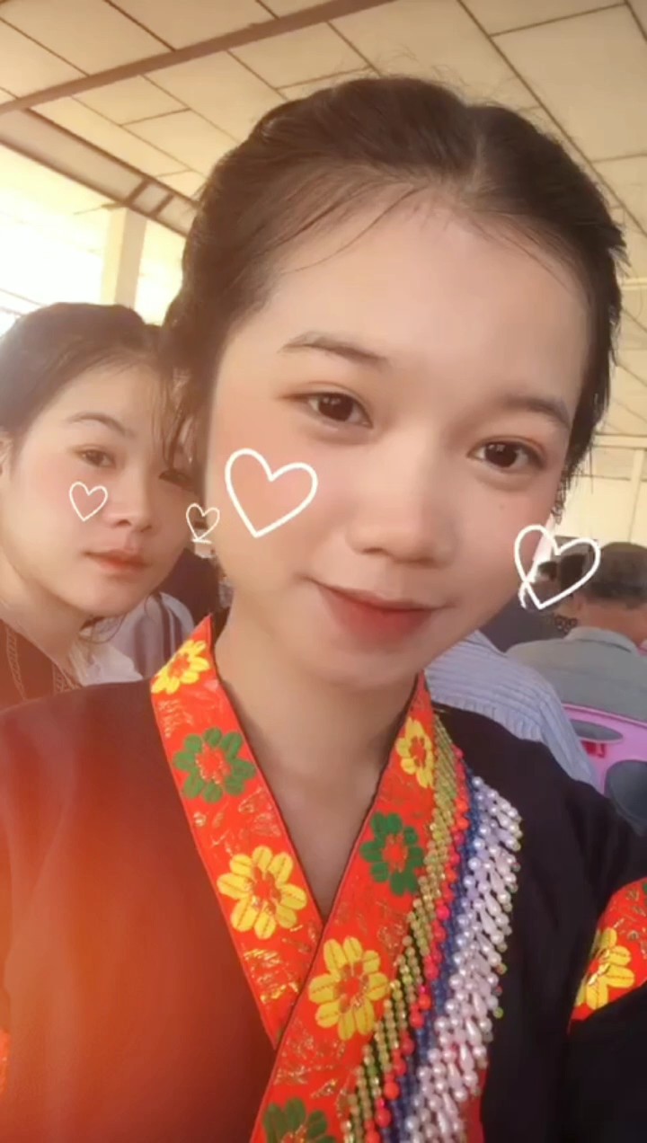 ສາວລາວເທິງທີ່ຈິງໃຈ><