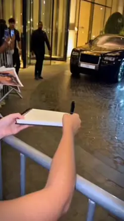 Celebrity Autograph 