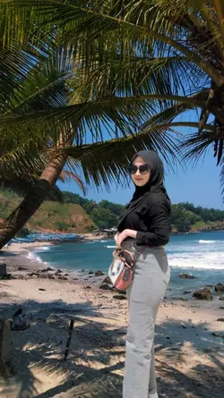 pantai 2 pohon klapa