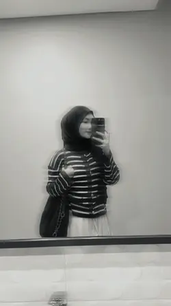 mirror selfie bnw