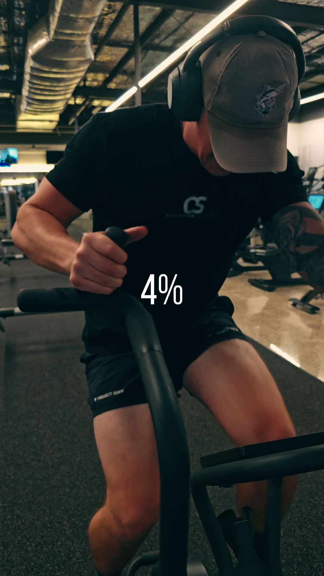 4%