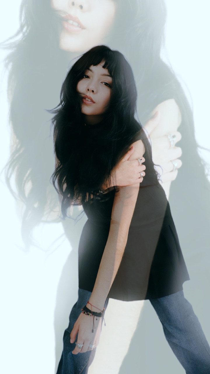 Anúncio de roupas góticas estilo TT
