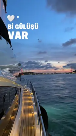 Bİ GÜLÜŞÜ VAR...