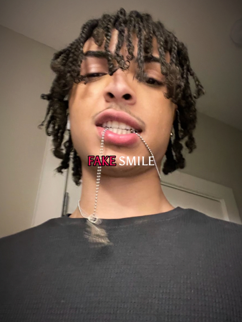 Sorriso falso / real