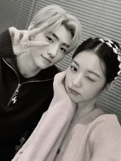 selca with sunghoon