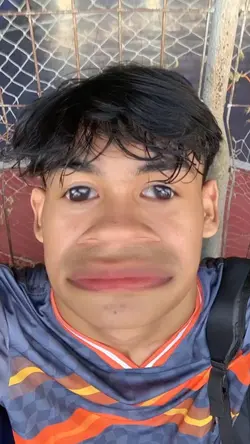 wajahnya lucu bangat