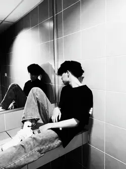 បងគ្មានសម្ភារៈនិយម