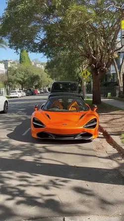 Brilho e velocidade: destaque para um supercarro