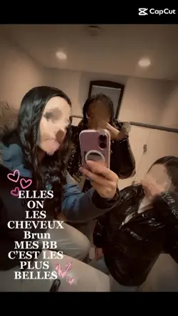 les cheveux blonds