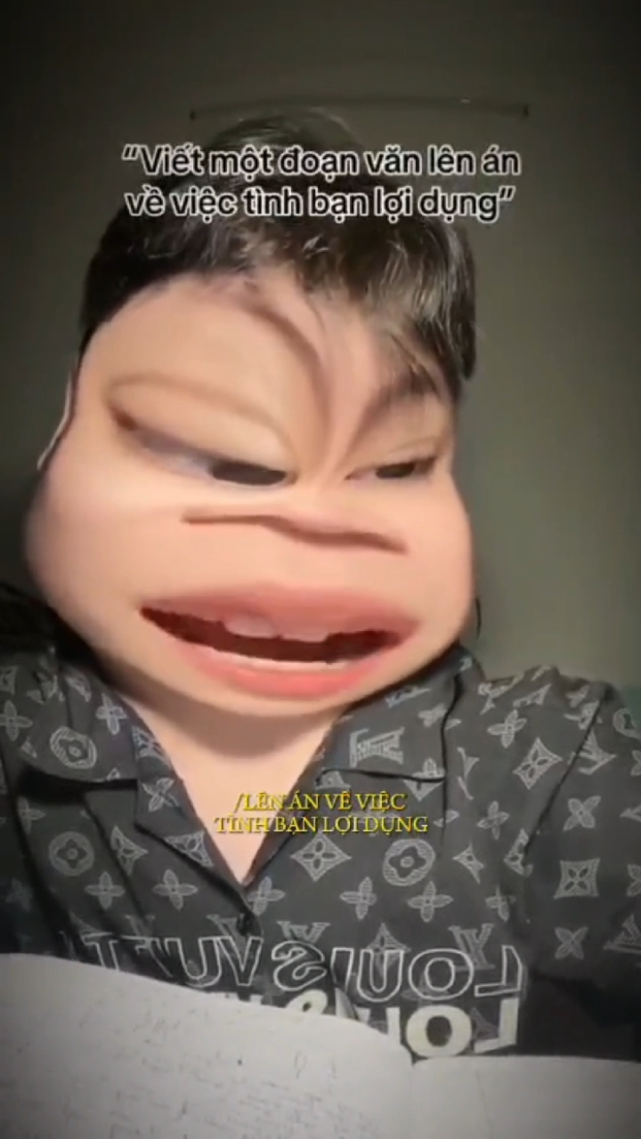 Tình bạn lợi dụng