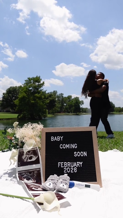 pregnancyannouncemen