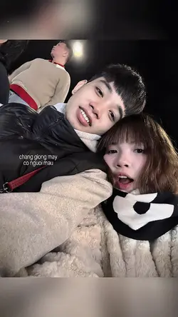 Chẳng giống mấy cô