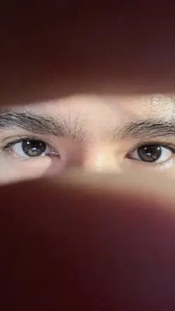 tren mata pakai jari