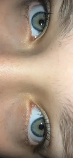 My eyes !🤍💚💙