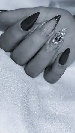 Luxury nails