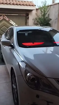 Azera com olhos