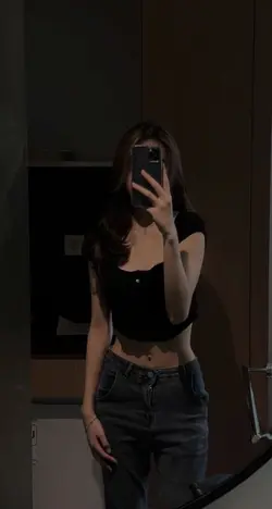 mirror selfie