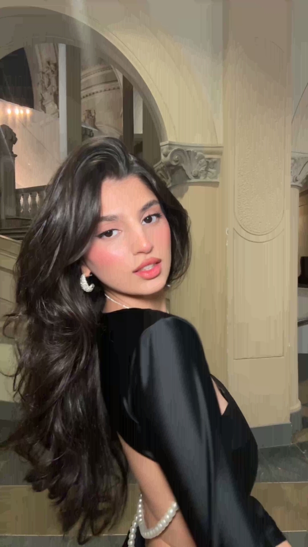 CINNAMON GIRL 1 CLIP