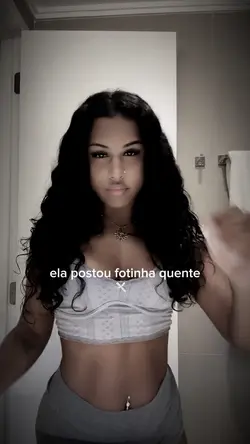 ELA POSTOU FOTINHA