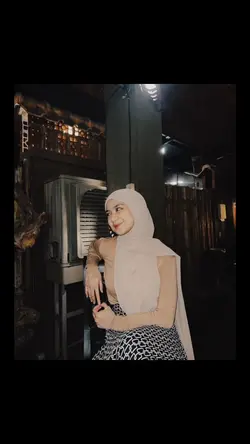 frame latar hitam