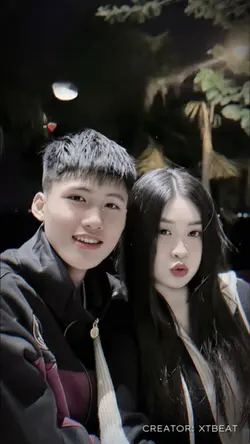 Đưa bàn tay anh nắm
