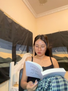 Reading girls 
